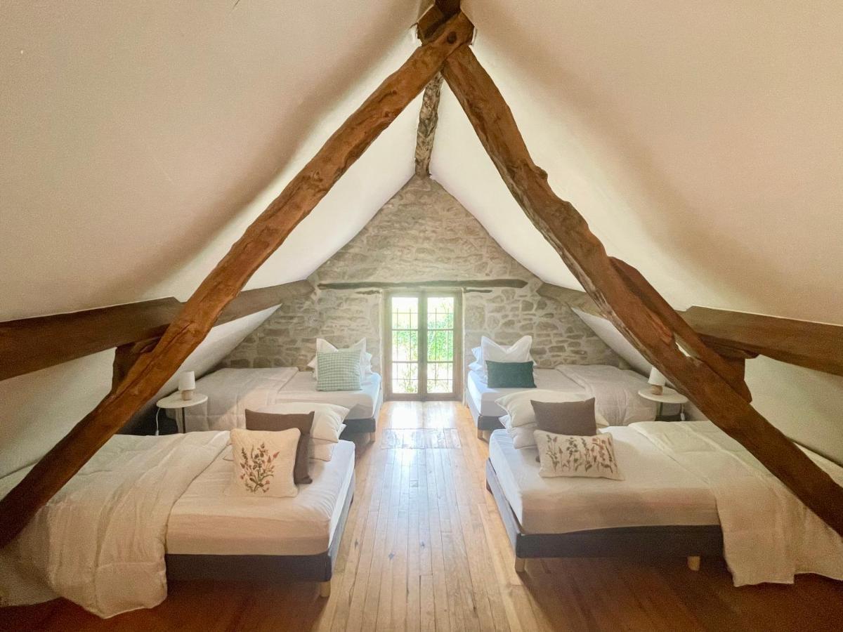 Domaine Du Bonheur En Pierre Avec Piscine, Proche Sarlat Holiday home